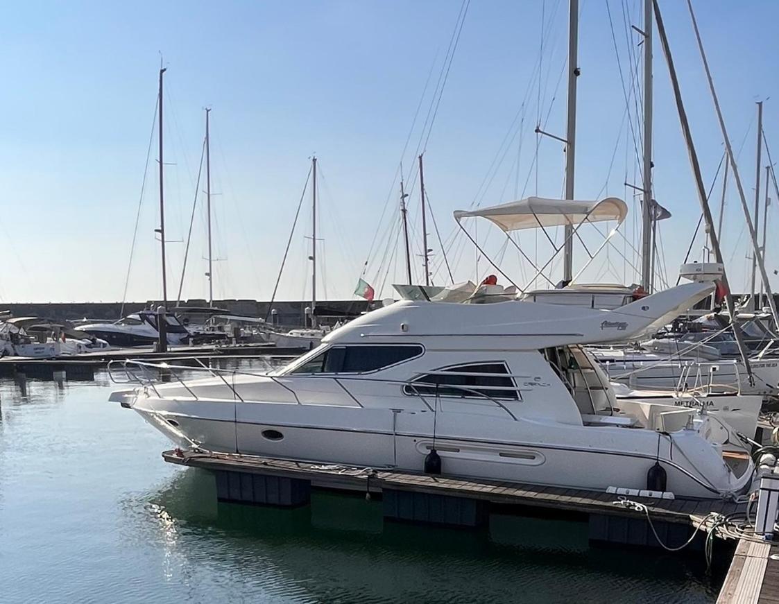 Payva & Branco Boats Iate Privado Em Cascais Hotel Eksteriør billede